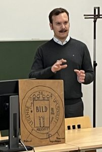 Sven Martzinek begrüßt die Münzfreunde