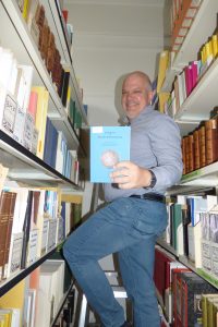 Das Kölner Numismatische Jahrbuch steht mit allen Jahrgängen im Zeitschriftenteil der Institutsbibliothek